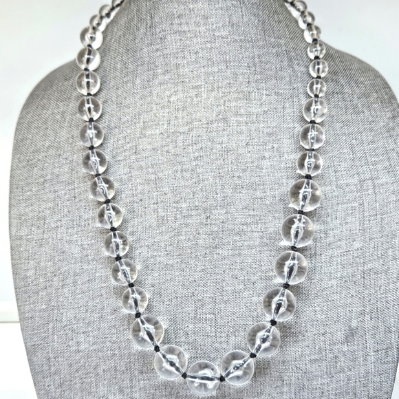 VINTAGE Clear Transparent Graduated Plastic Round Beaded Bead Necklace - Picture 1 of 6